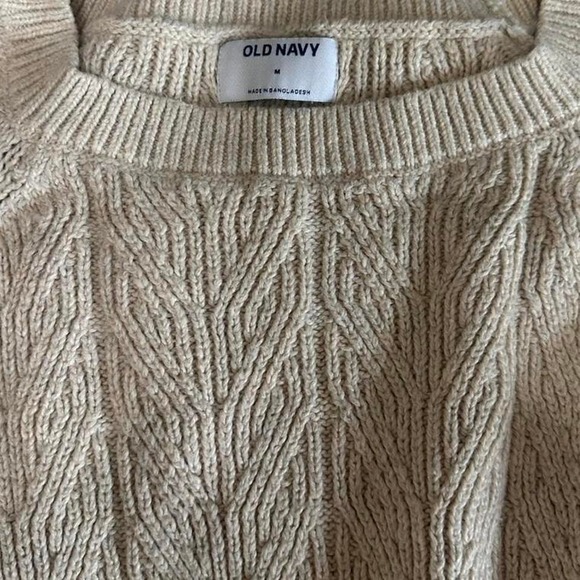 Old Navy Cream Cable Knit Sweater Size M - Picture 3 of 4
